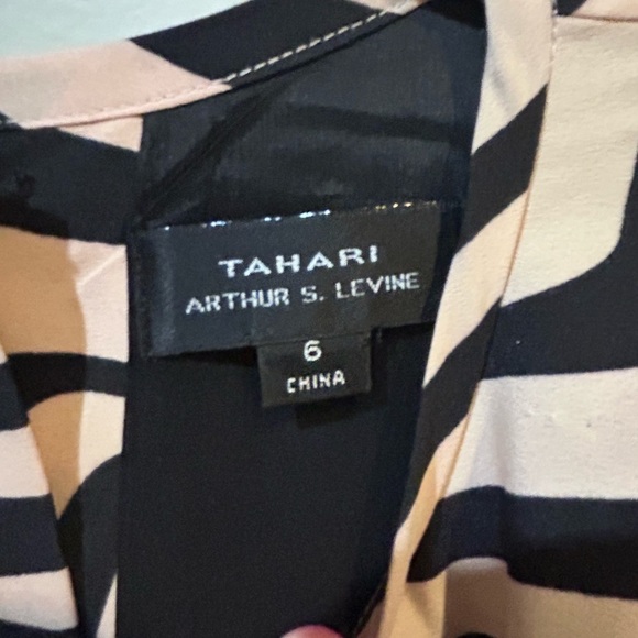 Tahari Arthur S. Levine Tan & Black Striped Shift Dress. Women’s Size 6. - Picture 3 of 5